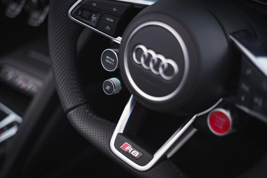Детали интерьера Audi R8 V10 Performance 2019 года  (UK) (фото 123 из 136)